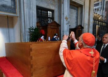 El papa Francisco es sepultado tras emotiva despedida