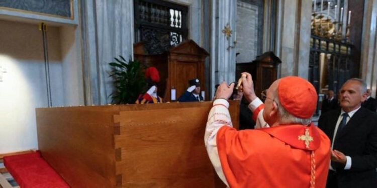El papa Francisco es sepultado tras emotiva despedida