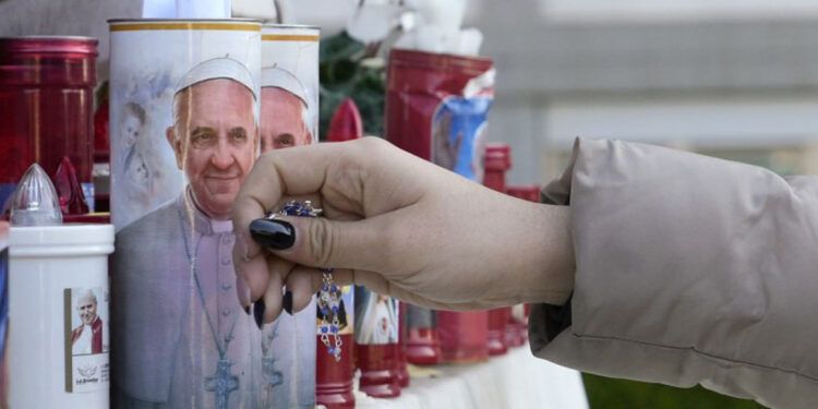 El papa Francisco se encuentra en estado grave, informa el Vaticano