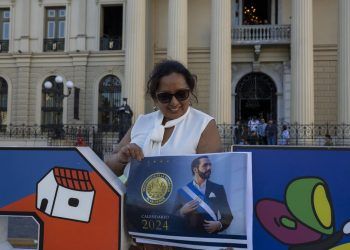 El Salvador celebra elecciones bajo suspensión de derechos