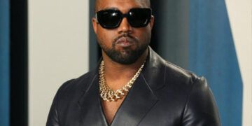 Eliminan de plataformas tema de Kanye West que glorifica a Hitler