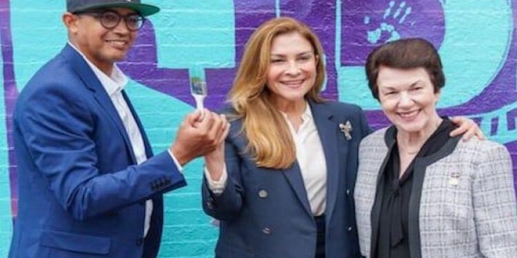 Embajada dominicana inaugura mural en Washington