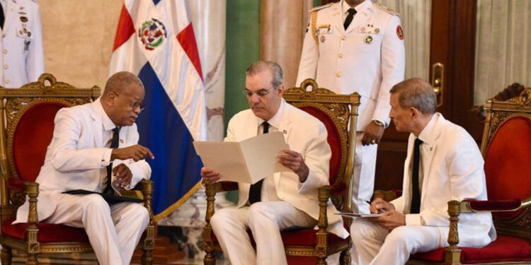Embajador haitiano presenta credenciales a Abinader tras dos años de vacante