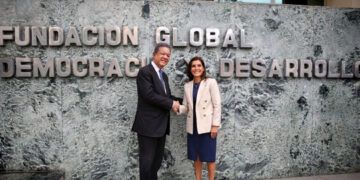 Embajadora de Estados Unidos visita a Leonel Fernández en Funglode