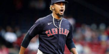 Emmanuel Clase busca romper récord de salvados en una temporada
