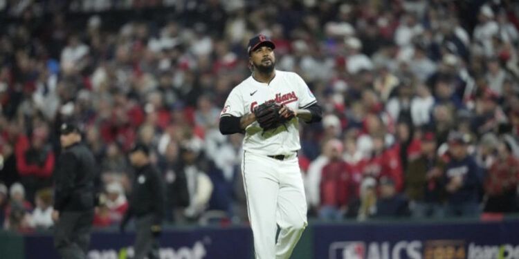 Emmanuel Clase falla ante los Yanquis, pero mantiene su confianza