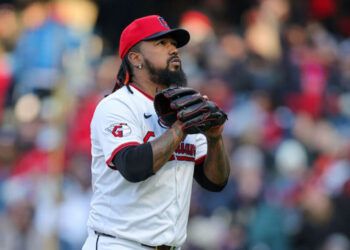Emmanuel Clase suspendido por MLB por apuestas deportivas