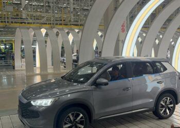 Empresa china desarrolla ensamblaje de 16 modelos de autos a la vez