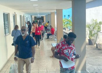 En el Cabral y Báez atienden haitianos sin documentos