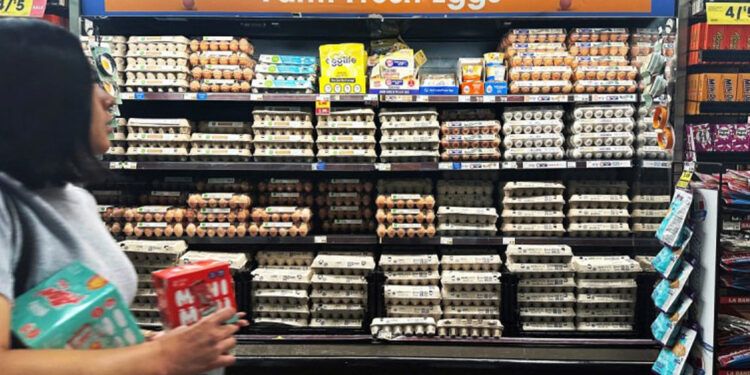En Nueva York venden huevos por unidad por alza de precios