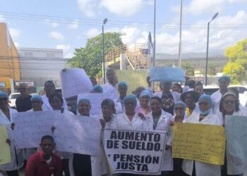 Enfermeras de SFM protestan frente al Hospital San Vicente de Paúl