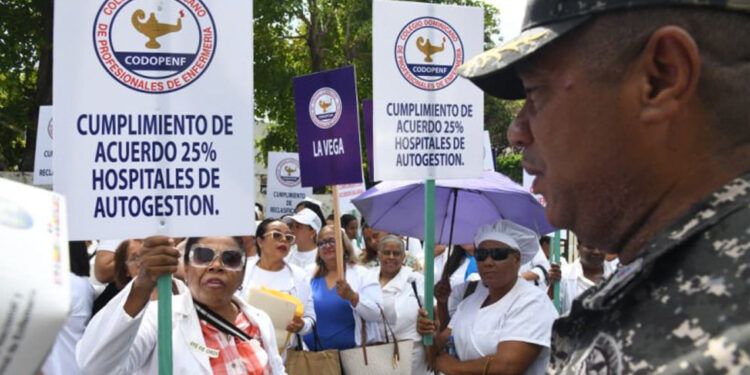 Enfermeras marchan para exigir acuerdos de 2024