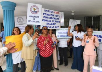 Enfermeras paralizan servicios en todo el país en reclamo de mejoras laborales