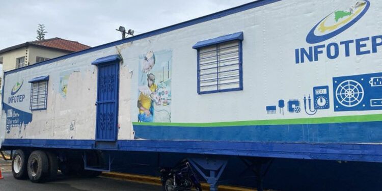 Envían aulas móviles a liceo de Hermanas Mirabal por falta de plantel