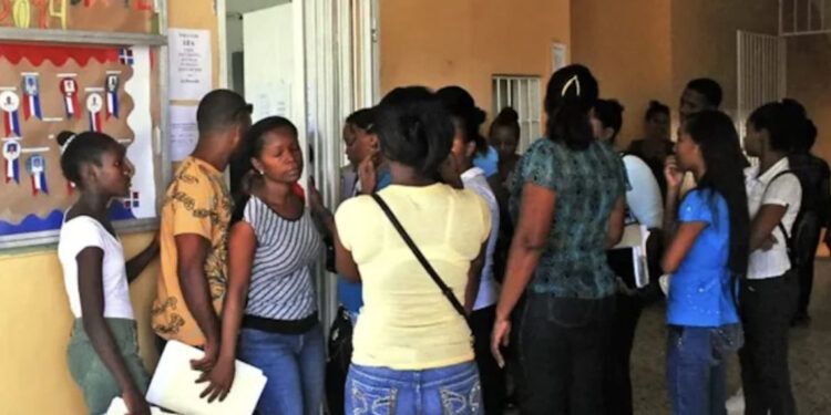 Escuelas del Gran Santo Domingo sin cupos para año escolar 2025-2026