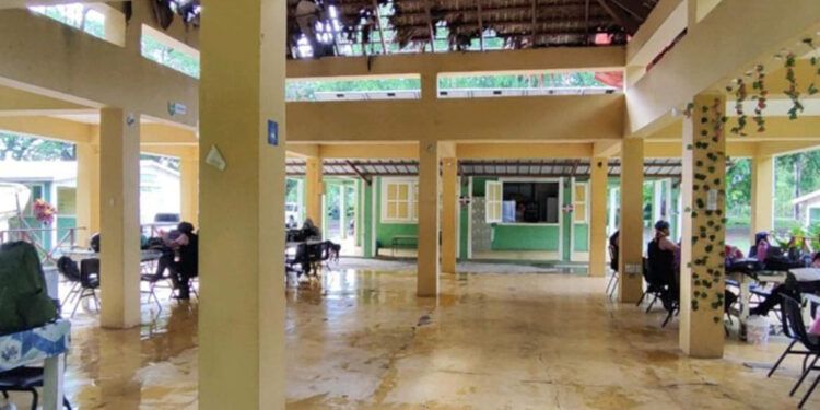 Escuelas en Hato Mayor sin profesores y con planteles deteriorados