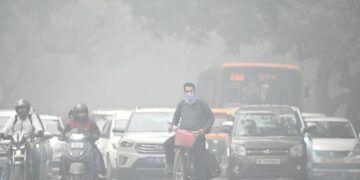 Escuelas en Nueva Delhi adoptan clases híbridas por repunte de contaminación