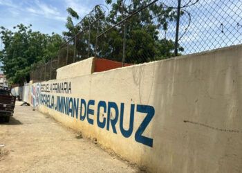 Escuelas recortan tanda extendida en Santiago por falta de aulas