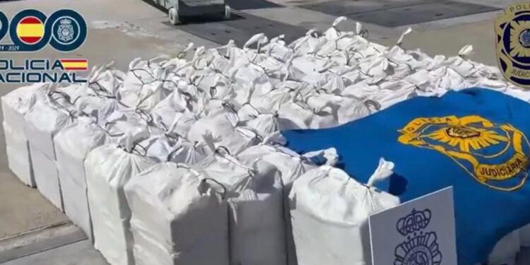 España incauta 1,680 kilos de cocaína ligados a red del Caribe