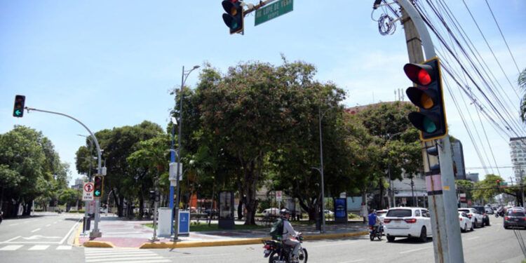 Estado se querella por corrupción en contrato de semáforos