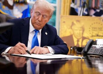 Estados demandan a Trump por tarifa de US$100,000 a visados H-1B