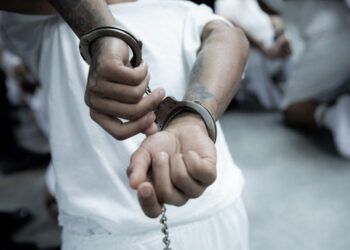 Estados Unidos traslada a 17 presuntos pandilleros a El Salvador