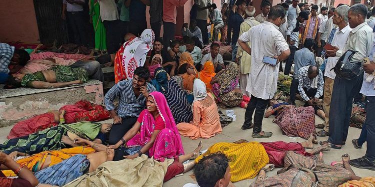Estampida en India deja 116 muertos durante celebración religiosa