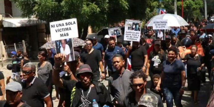 Estero Hondo marcha contra tráfico y migración ilegal de haitianos