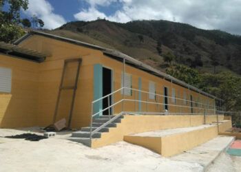 Estudiantes de Padre Las Casas arriesgan sus vidas al cruzar río para llegar a la escuela