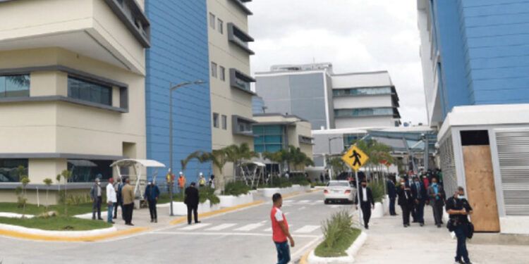 Evalúan convertir la Ciudad Sanitaria Luis Eduardo Aybar en autogestión