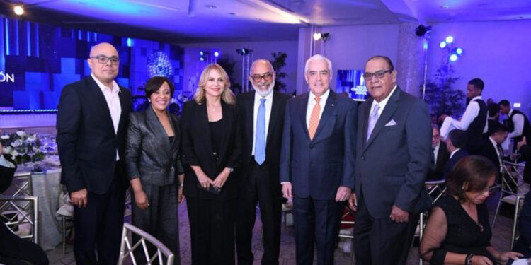 Expresidente de la SIP recibe el Premio Internacional “Justicia y Prensa”