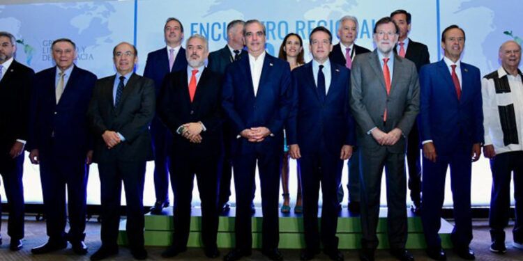 Expresidentes iberoamericanos debaten desafíos de la región
