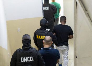 Extraditan a tres dominicanos a EE.UU. por narcotráfico y homicidio