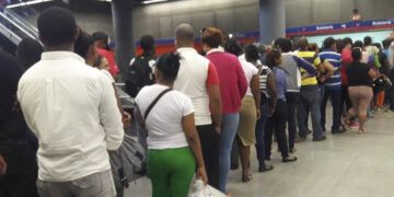 Falla en línea 1 del Metro obliga a evacuar pasajeros en estación Pedro Livio Cedeño