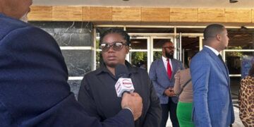 Familia denuncia a colegio por muerte de niña en Santiago