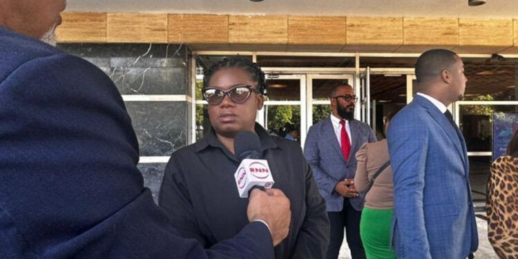 Familia denuncia a colegio por muerte de niña en Santiago