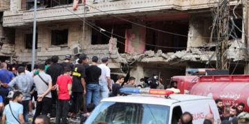 Familiares buscan a desaparecidos tras bombardeo israelí en Beirut