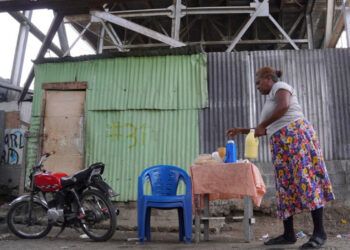 Familias bajo el puente de la 17 siguen sin soluciones