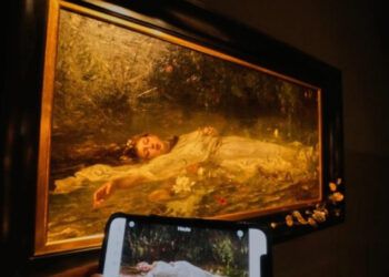 Fans de Taylor Swift llenan museo alemán por pintura que evoca su video “The Fate of Ophelia”