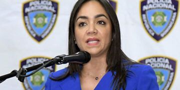 Faride ordena detener desmonte de tarima en Plaza de la Bandera
