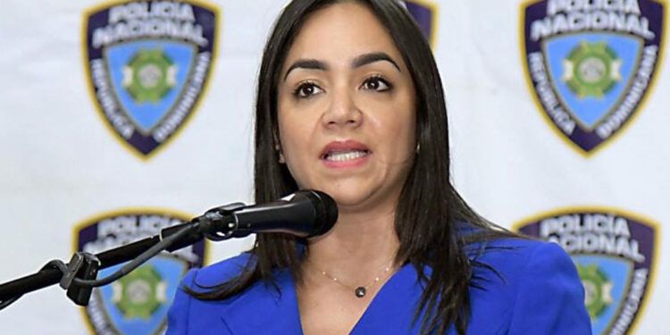 Faride ordena detener desmonte de tarima en Plaza de la Bandera