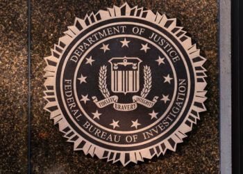 FBI expulsa a altos funcionarios tras resistencias a presiones políticas