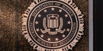 FBI expulsa a altos funcionarios tras resistencias a presiones políticas