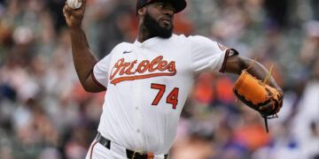 Félix Bautista será baja prolongada tras cirugía de hombro