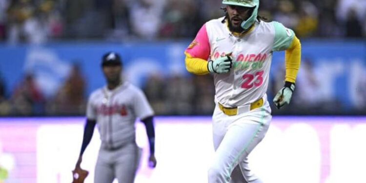 Fernando Tatis Jr se estrena con jonrón ante los Bravos