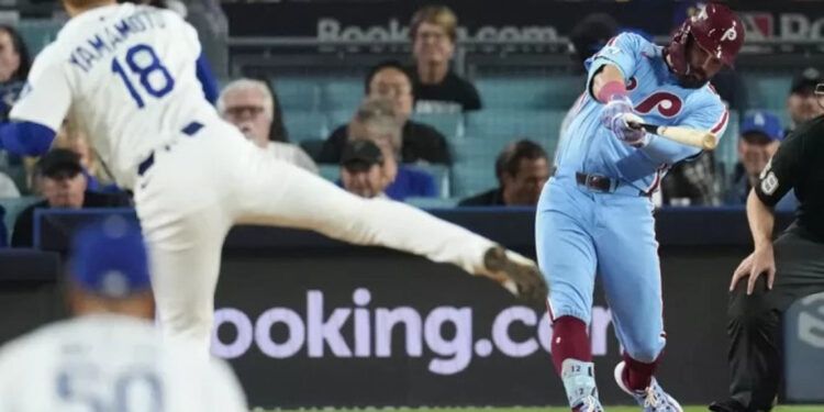 Filis evitan la barrida ante los Dodgers con dos jonrones de Schwarber