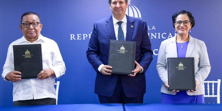 Firman hoja de ruta nacional para garantizar acceso al agua en centros de salud
