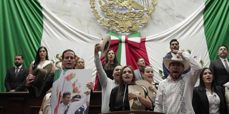 Fiscalía identifica a menor como presunto asesino del alcalde de Uruapan