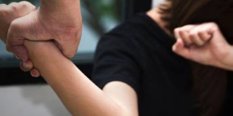 Fiscalías reciben una denuncia de violencia intrafamiliar cada 13 minutos