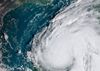 Florida se prepara para la llegada del huracán Helene con vientos de 130 km/h